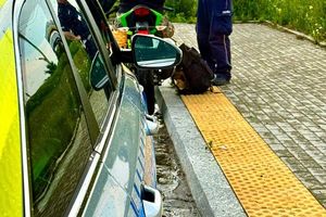 Policjanci kontrolowali uczestników ruchu na hulajnogach, rowerach i motorowerach