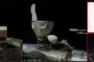 Kapsuła Dragon ze Sławoszem Uznańskim-Wiśniewskim zadokowała na ISS

