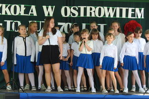 70-lat powojennej historii szkoły w Ostrowitem