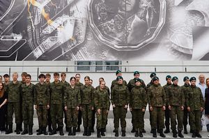 Uczniowie klas mundurowych odwiedzili JW Grom