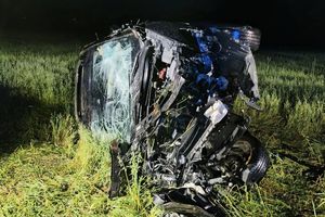 Cud, że żyją: pijana ciężarna z dzieckiem dachowała