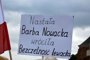 Kontrrewolucja w oświacie, czyli kto może uratować polskie dzieci? 
