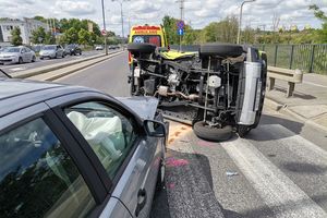 Utrudnienia na ul. Armii Krajowej w Olsztynie. Jedna osoba trafiła do szpitala [ZDJĘCIA]