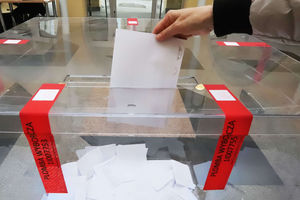 Polacy ruszyli do urn. PKW podała dane o frekwencji na godz. 17
