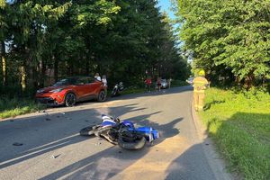 Jeden dzień i dwie niebezpieczne sytuacje z udziałem motocyklistów