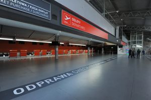 Modlin znów działa – loty przywrócone po awarii systemu pogodowego