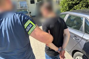 Okradał niezamknięte auta. W piwnicy zgromadził towar wart tysiące złotych