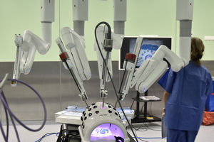 Lekarze z Ukrainy chcą operować przy pomocy robota da Vinci 