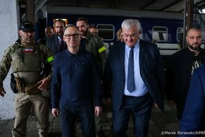 Duda w cieniu wojny. Niespodziewana podróż do Kijowa