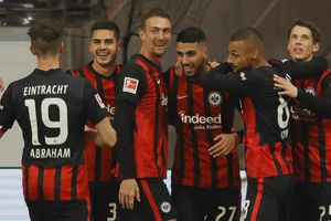  Eintracht ukarany za wystawienie w sparingach... 14-latka