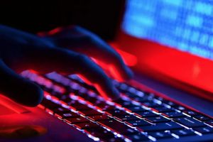 „Zlikwiduj swoje bitcoiny!” – uwierzył fałszywemu doradcy i zainstalował „Kangura”