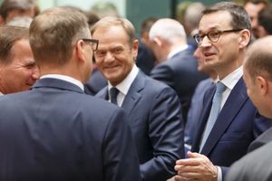 „Milcz, łobuzie!” – nowa odsłona starcia Tusk vs Morawiecki