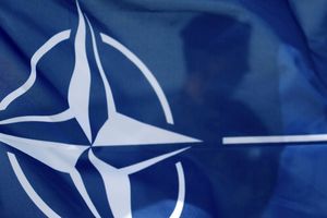 NATO obserwuje rozwój sytuacji po atakach USA na Iran. Kraje regionu je potępiają