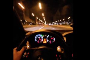 [VIDEO] 380 km/h po Warszawie! Prowadzenie jedną ręką i druga zajęta telefonem