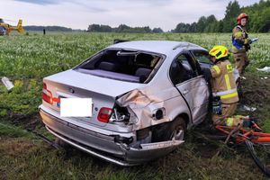 Kierowca BMW wjechał w grupę nastolatków na rowerach 