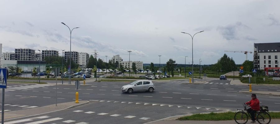 Skrzyżowanie ulic Płoskiego/Dorantta/Laszki