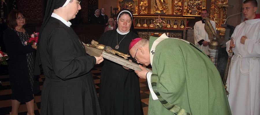 Do katedry we Fromborku zostały wprowadzone relikwie bł. s. M. Rolandy.