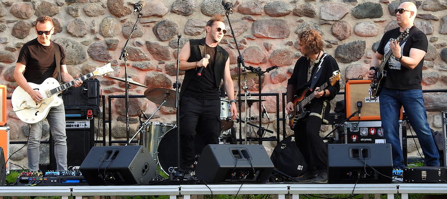 Koncert zespołu Rozes na scenie "pod murami"