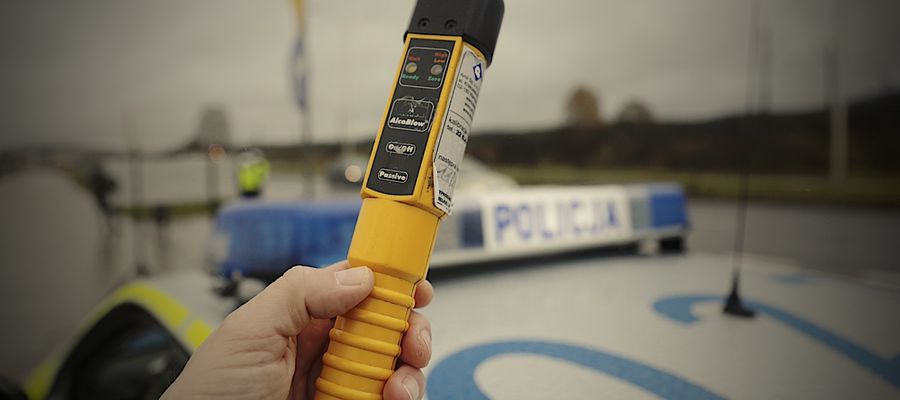 Orneta: Kierowca z telefonem i promilami