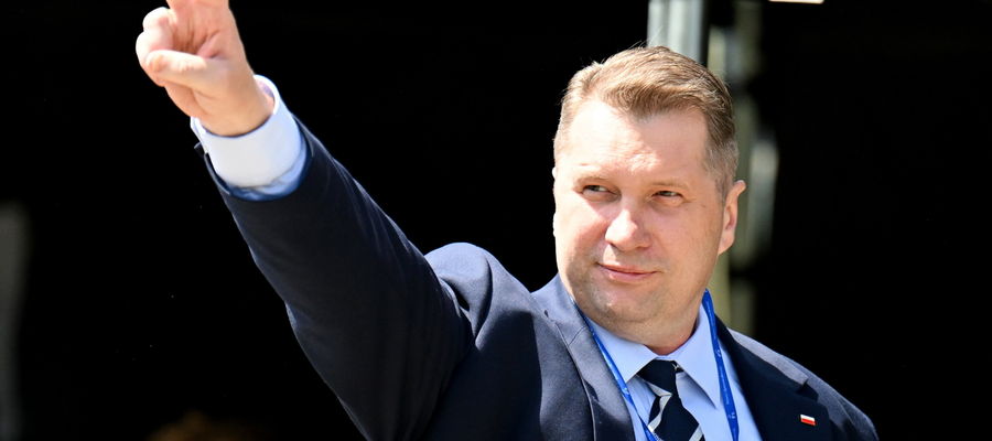 Poseł PiS Przemysław Czarnek w drodze na VII kongres Prawa i Sprawiedliwości 