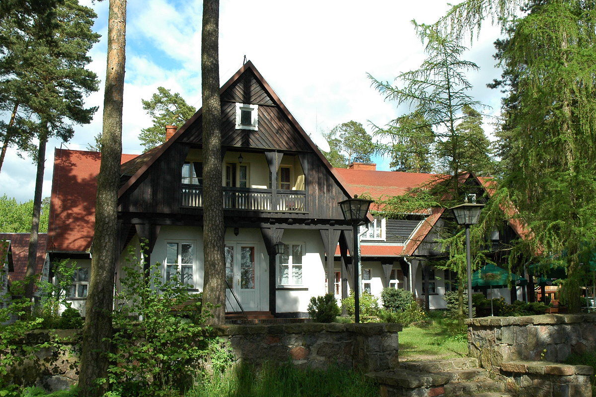 „Dworek Mazurskie” (Gästehaus Masurenhof)  nad Jeziorem Oleckie Wielkie.