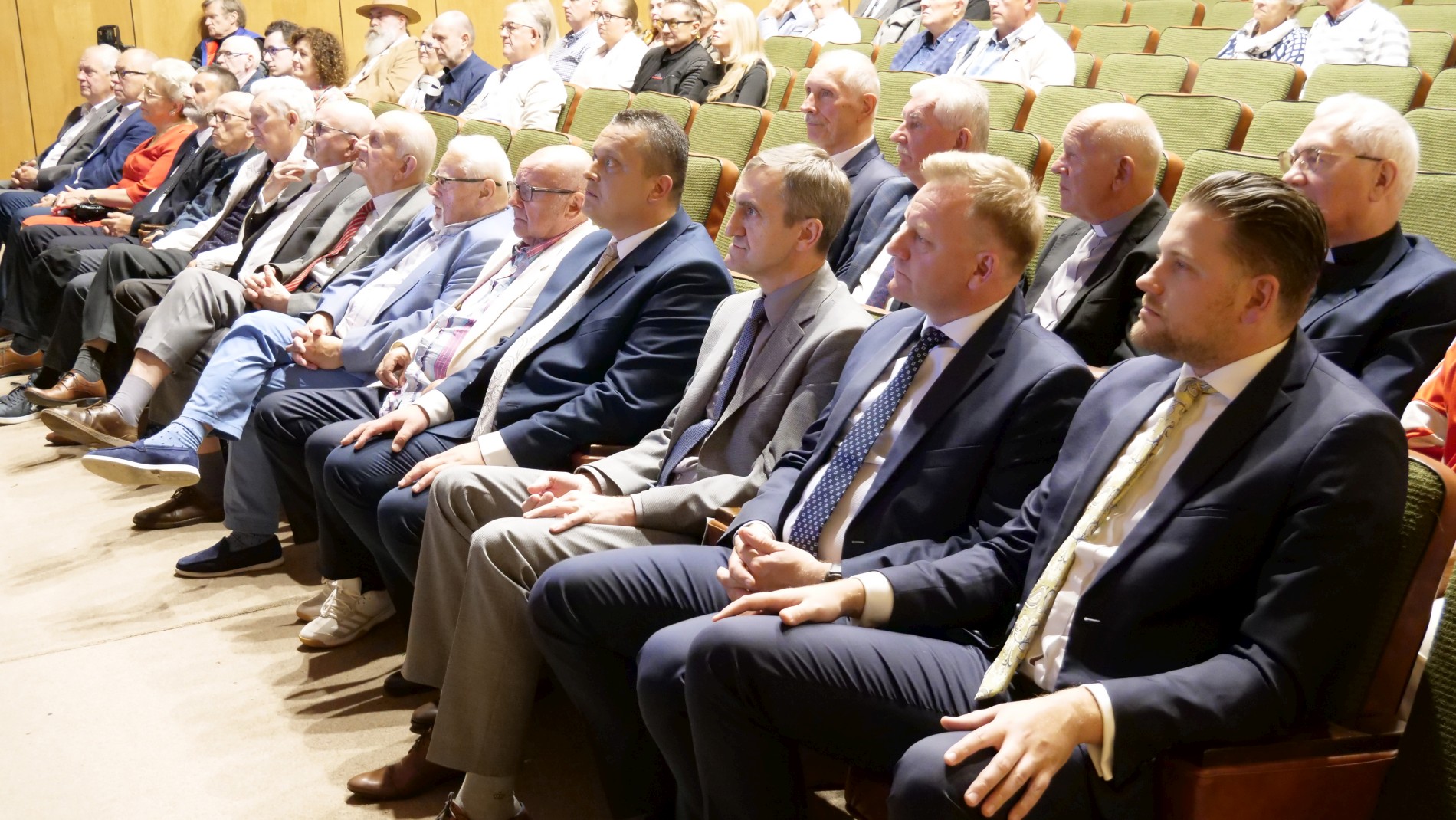 https://m.wm.pl/2025/07/orig/laureaci-tytulu-mlawianin-roku-1999-2023-spotkanie-promocyjne-10-1900-1316285.jpg