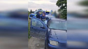 Pościg za volkswagenem. Kierowca porzucił auto i rzucił się do ucieczki pieszo