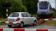 Zatrzymał pociąg, bo zignorował rogatki. Groźne zdarzenie na przejeździe kolejowym
