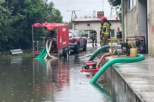 W ciągu godzin zalane miasta, szkoły i domy. Ulewy spustoszyły region