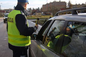 Dzieci bez fotelika, auto bez przeglądu, kierująca bez uprawnień