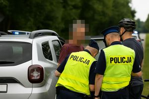 Pijany za kierownicą mimo zakazu. Świadek zareagował, policja zatrzymała recydywistę