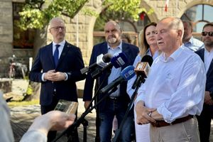Protestowali pod olsztyńskim ratuszem. Politycy PSL i samorządowcy za zniesieniem dwukadencyjności 