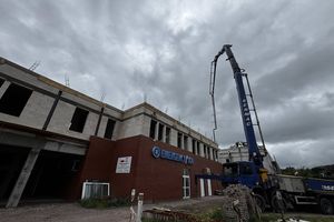 Ewakuacja pacjentów OIOM-u giżyckiego szpitala z powodu ulewy 
