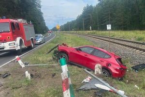 Zderzenie szynobusa z osobówką. Dwie osoby w szpitalu