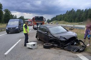 Kierująca seatem zasłabła na drodze ekspresowej i uderzyła w barierki