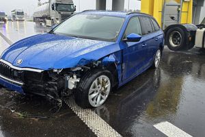 Seria kolizji na S7. Deszcz, poślizgi i zbyt szybka jazda