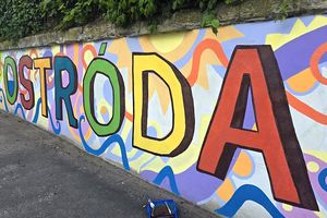 Mural na okrągłe urodziny miasta 
