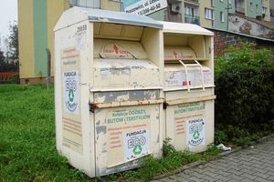 Koniec kontenerów PCK. Gdzie oddać używaną odzież?