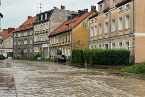 Podtopienia na terenie Elbląga. Zamknięte niektóre ulice [WIDEO]