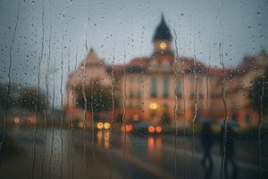 Dlaczego wciąż pada i czy sierpień przyniesie przełom?