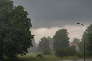 Deszczowa fala nad powiatem iławskim. IMGW ostrzega: możliwe burze i zalania