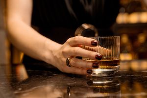Czy Warszawa wprowadzi nocny zakaz alkoholu? Nowy projekt lewicy i Miasto Jest Nasze już jest