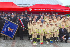 Jubileusz ochotniczej straży z Mroczna z nowym sztandarem i medalami w gronie gości