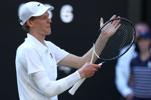 Sinner pisze historię – Djokovic żegna się z Wimbledonem
