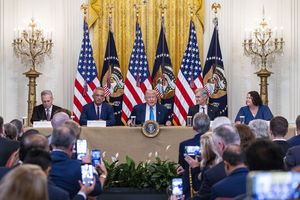 Trump chce dominacji w AI. Czy świat pójdzie za USA, czy wybierze własną drogę?