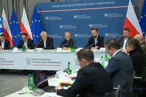 Tusk na sztabie kryzysowym: gotowość na każdy scenariusz