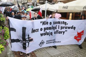 Marszem uczcili pamięć ofiar ludobójstwa na Wołyniu [ZDJĘCIA]