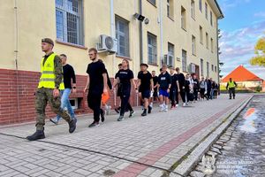 Prawie 70 ochotników rozpoczęło "szesnastkę"