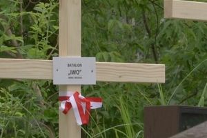 Obywatele biorą sprawy w swoje ręce i stawiają krzyże