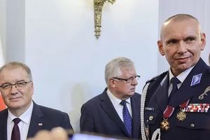 Złoty Krzyż Zasługi dla byłego komendanta policji 